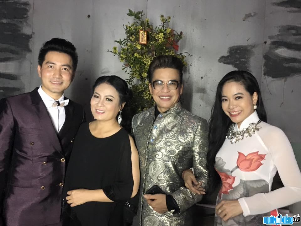  Singer Phuong Thuy with artist friends