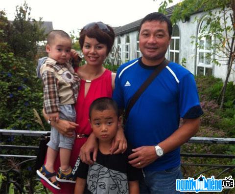  the small family of football coach Truong Viet Hoang