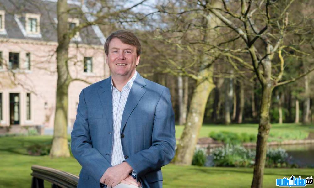 The simple Dutch King Willem-Alexander in everyday life