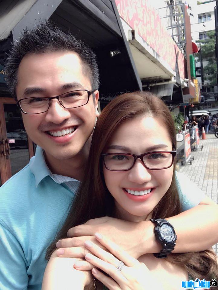  Miss Women Vietnamese woman Thai Nhien Phuong is happy with her brother