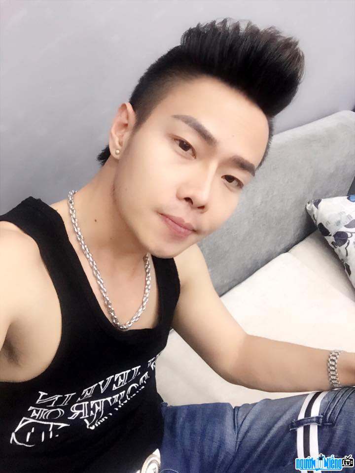The latest picture of male singer Nam Khang