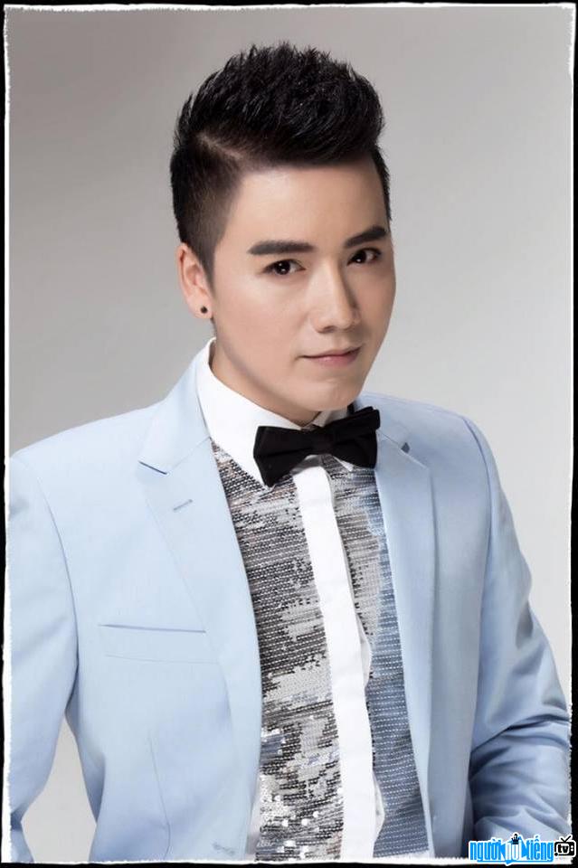 A new photo of male singer Nguyen Hoang Nam