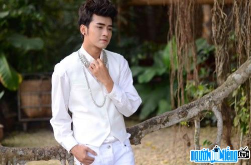 Anh Tâm là một diễn viên kiêm ca sĩ có tên tuổi trong làng giải trí Việt