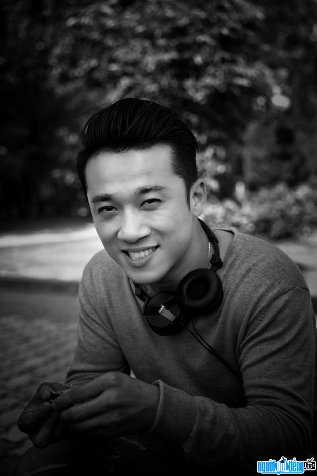 Hình ảnh giản dị của ca sĩ Quang Hào trong cuộc sống đời thường