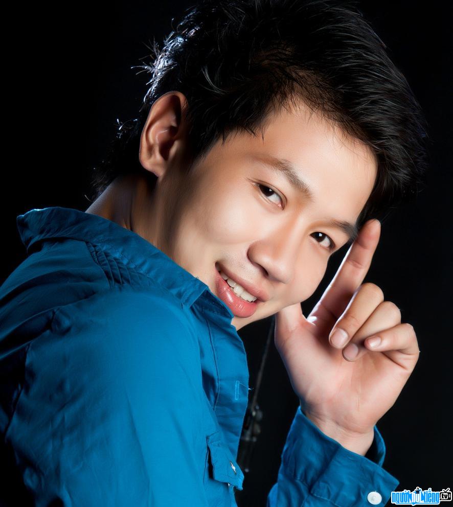 Latest image of male singer Duong Thai Bao