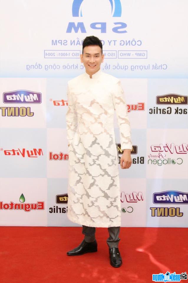  Singer Thai Thanh Hiep in a recent event