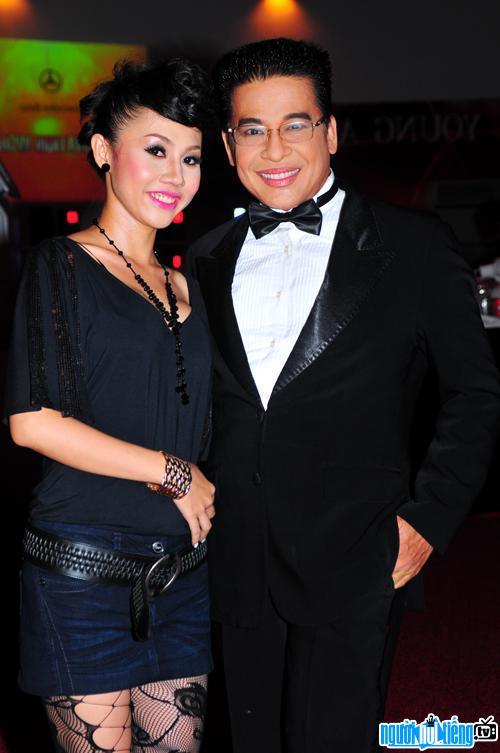  Singer Hanni romantically with MC Thanh Bach