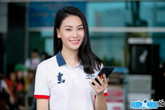 Picture of model Pham Thuy Linh in casual clothes but still beautiful