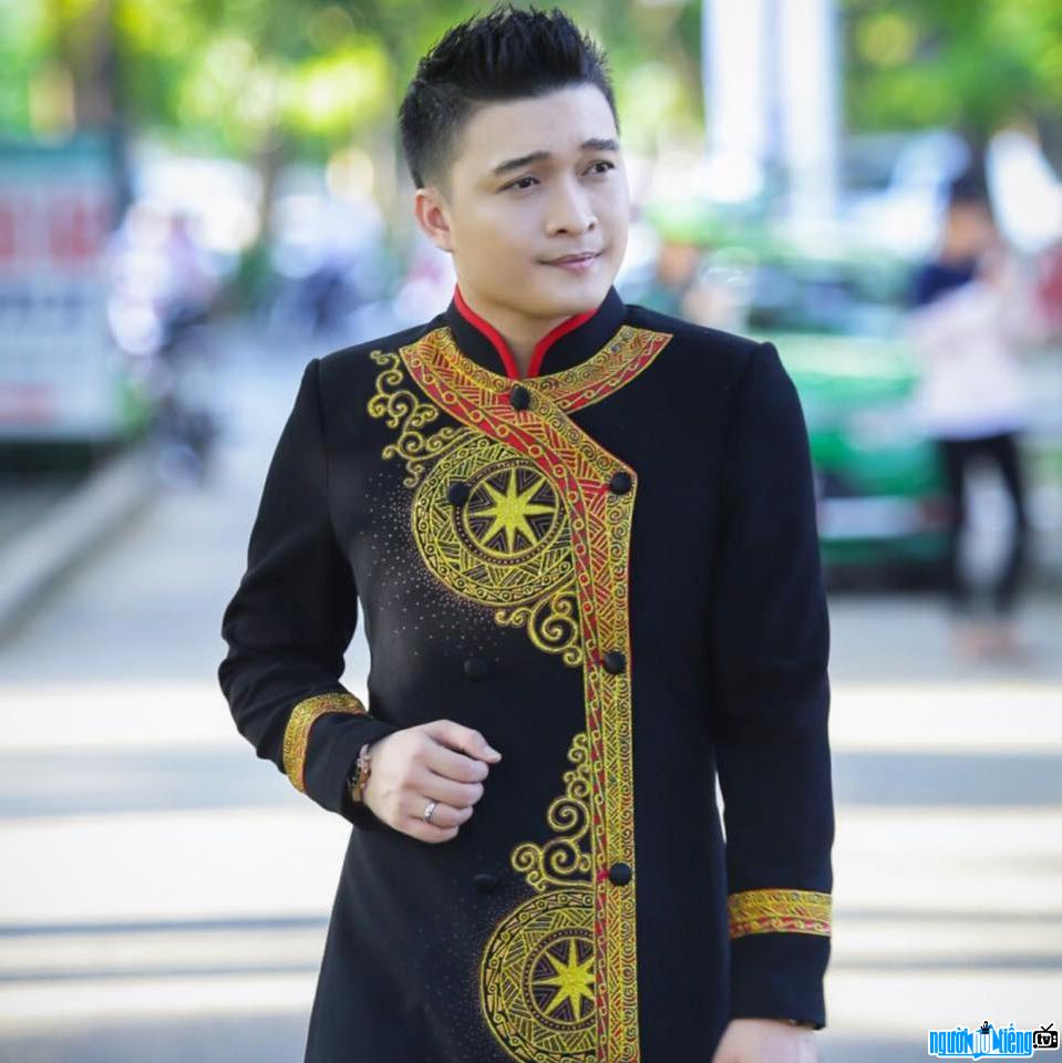 Dong Thanh Tam - multi-talented singer