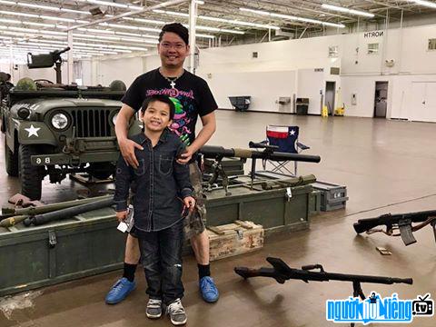  Composer Pham Tuan Hung with his son