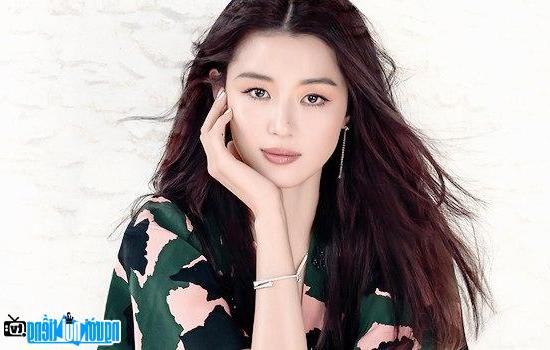 Jun Ji - Hyun famous Korean actress