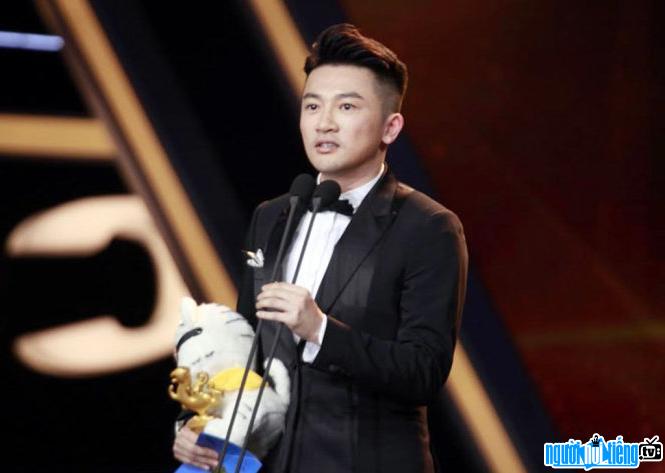 Actor To Huu Bang succeeds as a director