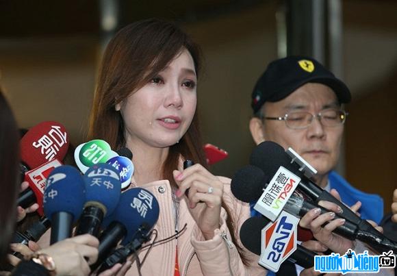 Actor Helen Thanh Dao sobs when admitting lying to her private life