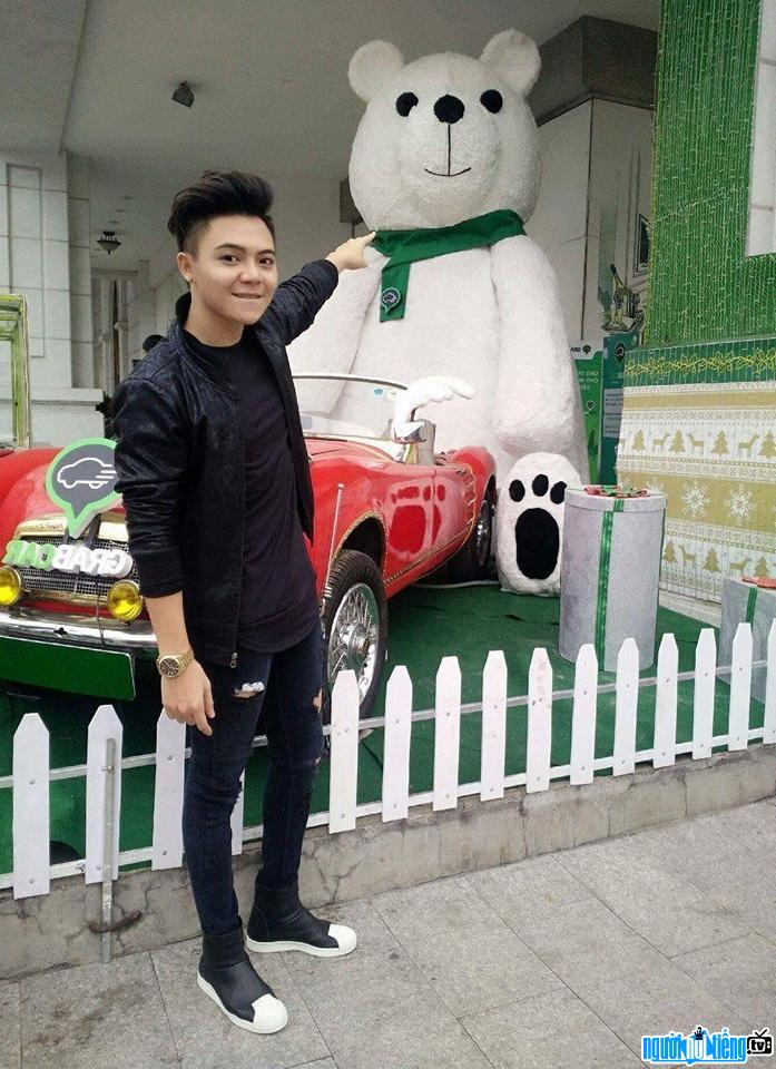  Latest pictures of male singer Nguyen Xuan Lan