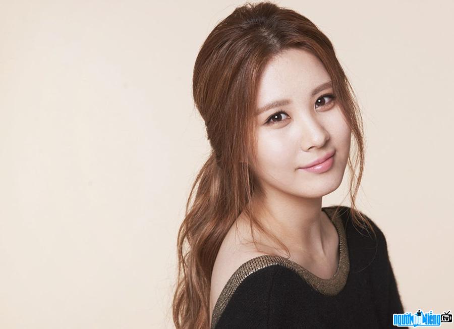 Ca sĩ Seohyun là cựu thành viên của nhóm nhạc nữ Hàn Quốc SNSD