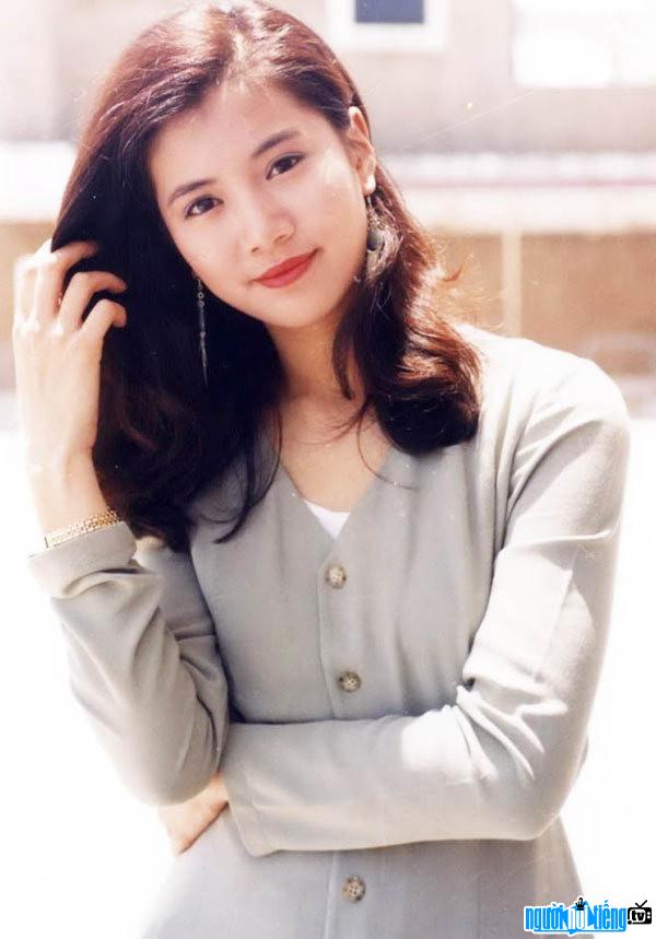 Diễn viên nữ Viên Vịnh Nghi là người chiến thắng cuộc thi Hoa Hậu Hồng Kông năm 1990