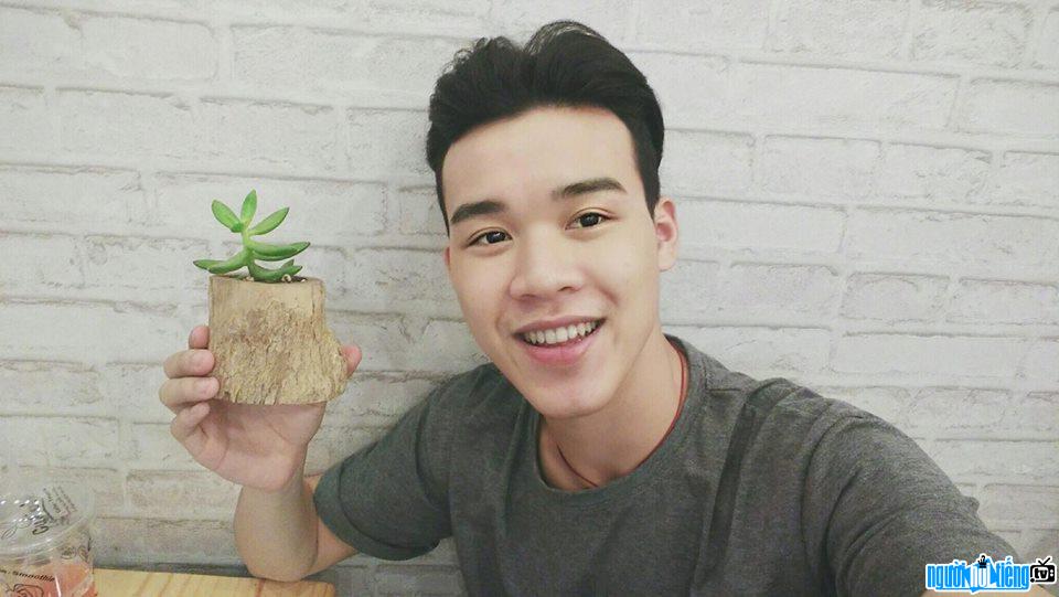 Latest image of male singer Hoang Minh Quy