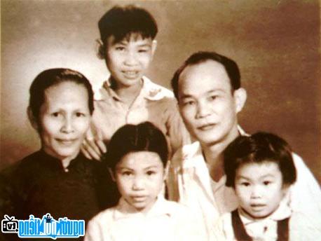 Gia đình của Thi tướng Huỳnh Văn Nghệ