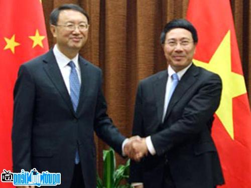 Duong Khiet Tri meets with Vietnam's Foreign Minister - Pham Binh Minh