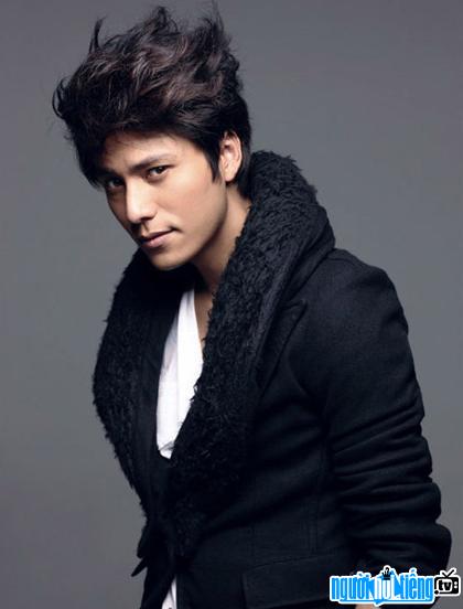  Another picture of actor Tran Khon