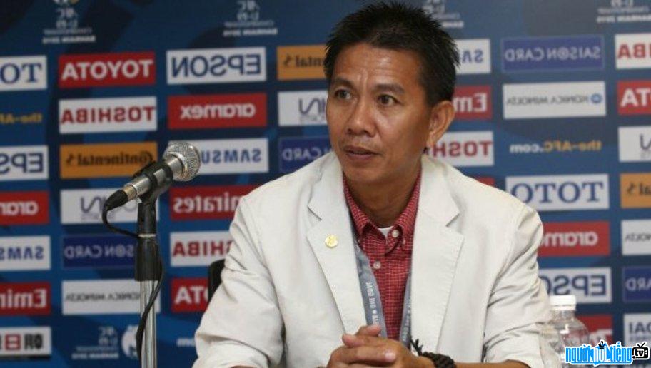  Coach Hoang Anh Tuan at a press conference