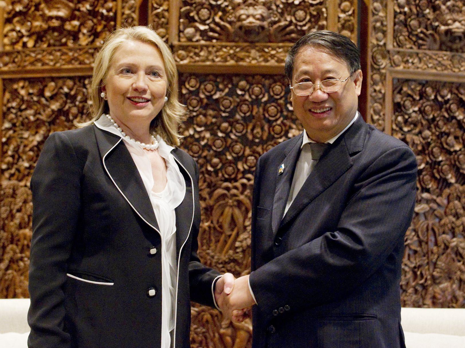 Phó Thủ tướng kiêm Bộ trưởng Ngoại giao Việt Nam Phạm Gia Khiêm gặp gỡ Ngoại trưởng Mỹ Hillary Clinton