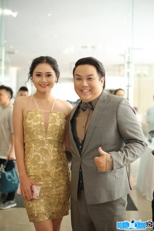 Comedian Gia Bao with his wife in a recent event