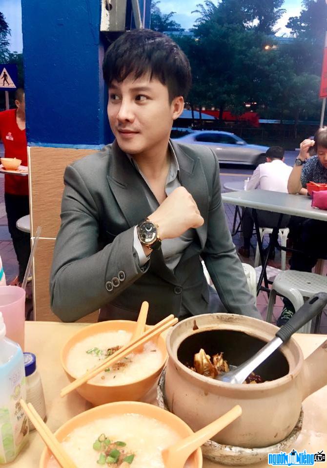 Latest picture of male singer Cao Trung
