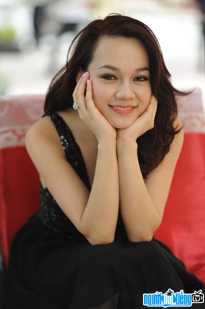 Another picture of a beautiful female singer Ha Hoai Thu