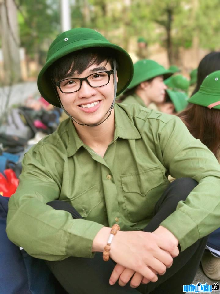 Vlogger Tun Phạm hóa thân thành chú bộ đội dễ thương