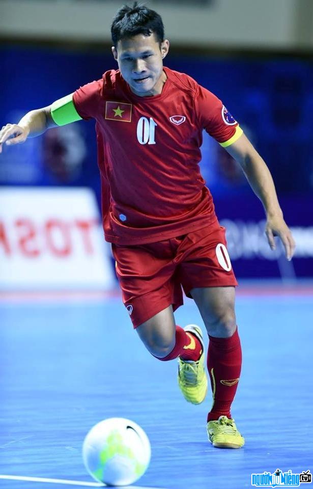  Picture of Nguyen Bao Quan playing on the field