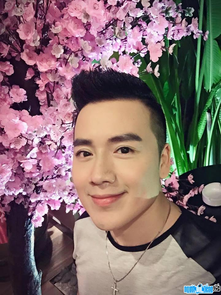 Photo Latest photos of male singer Nguyen Hoang Nam