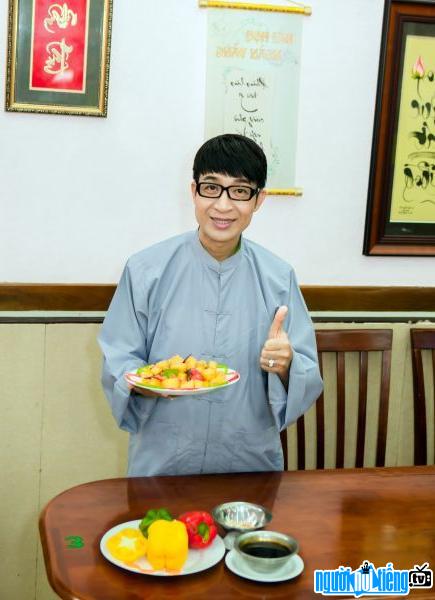  Singer Nguyen Duc at his vegetarian restaurant Tien Duc