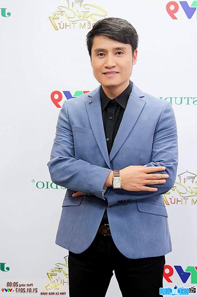 Image of singer Xuan Phu participating in a concert Recent events