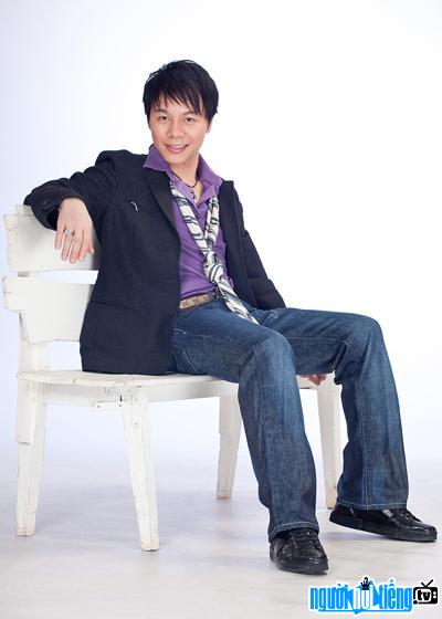 Handsome look of male singer Nguyen Tam