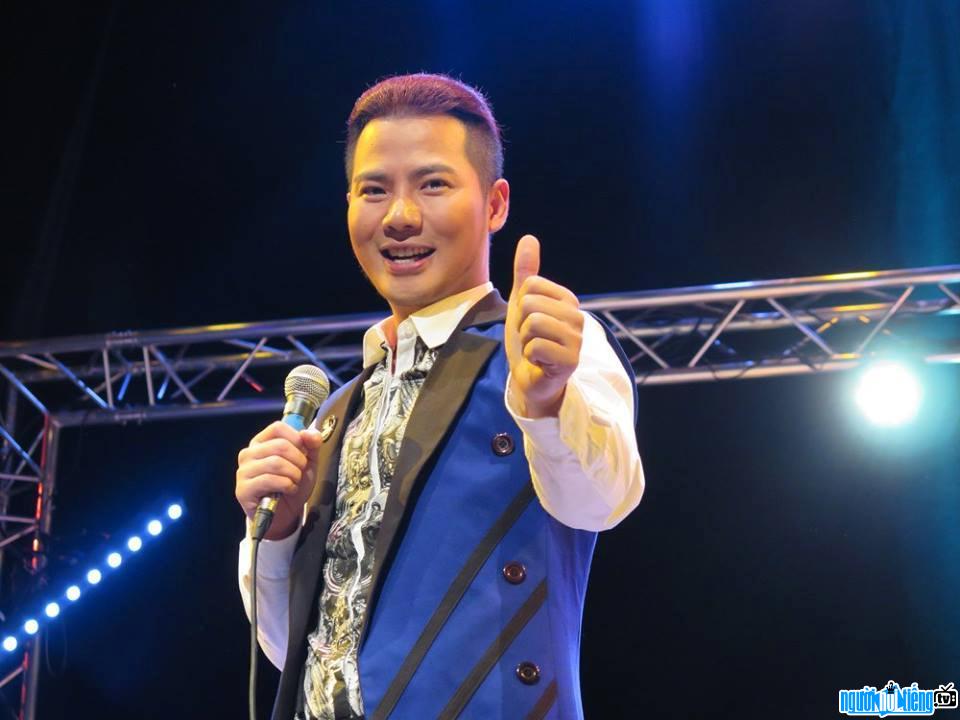  Other pictures of singer Luu Viet Hung singer Luu Viet Hung