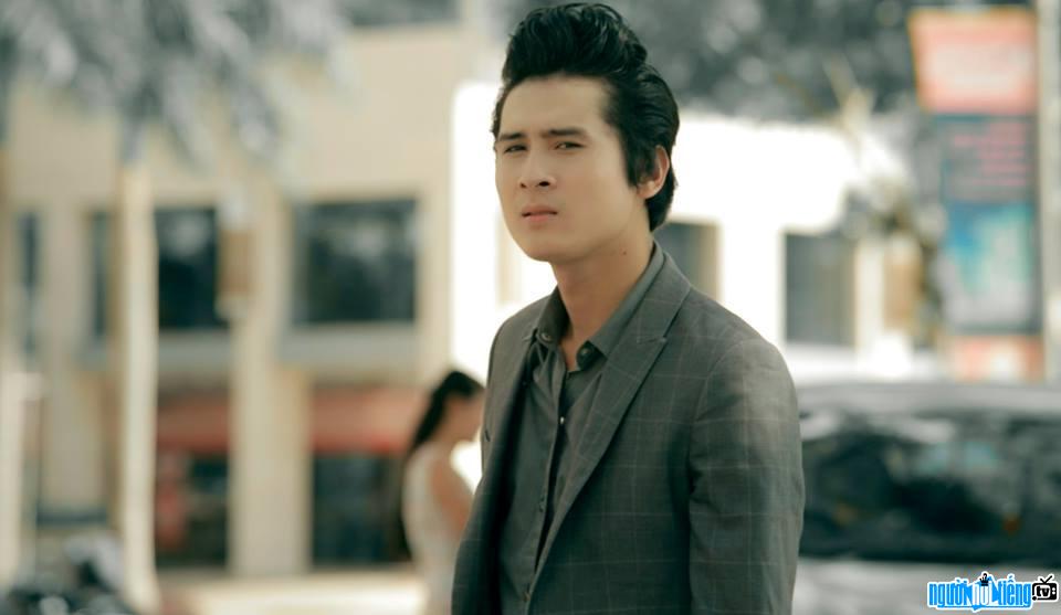 Image of singer Chanh Strong in one MV