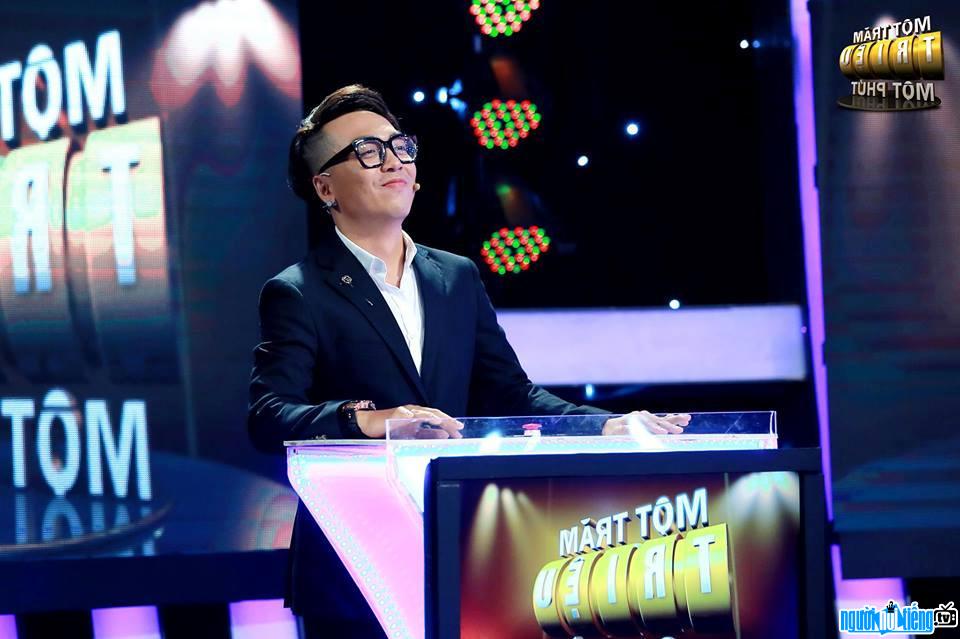  Musician Nguyen Hoang Duy in the program One minute one hundred million