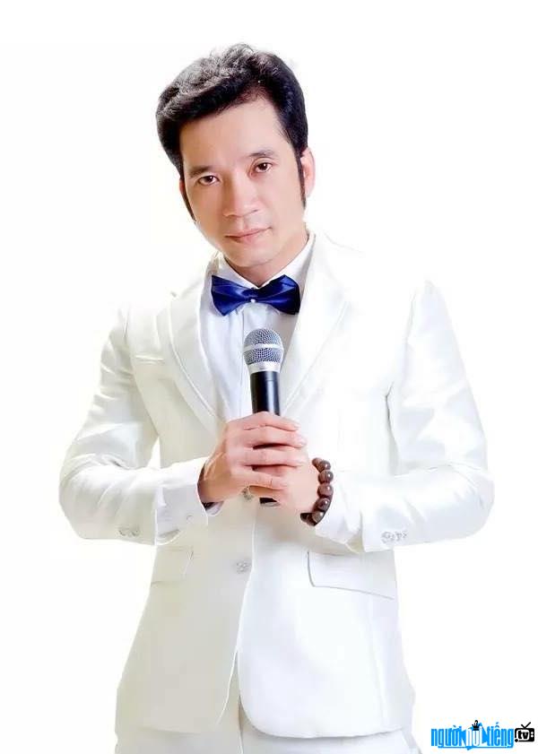  Huynh Nhat Huy - male singers familiar with Western and Central audiences