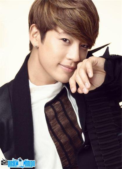 Handsome actor Se7en