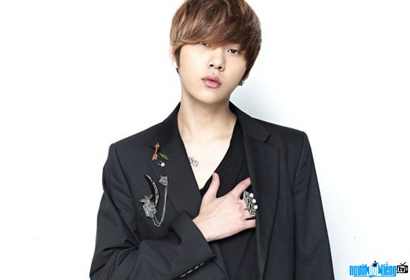  Another picture of singer Yong Jun-hyung