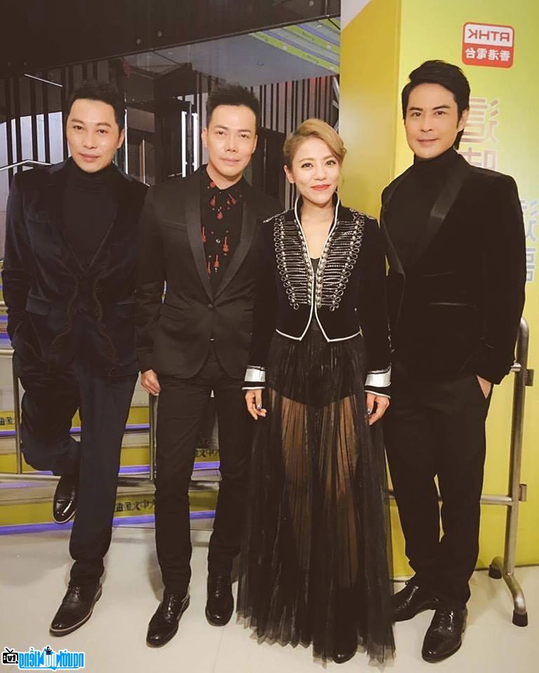  Trinh Gia Dinh at the Ten Dai Music Awards 39th Zhongwen Kim Khuc in Hong Kong on January 4