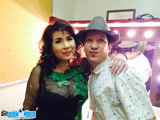  Artist Phuong Mai with comedian Tran Thanh