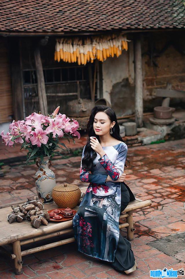  The image of beautiful Phung Bao Ngoc Van transforms into an old woman