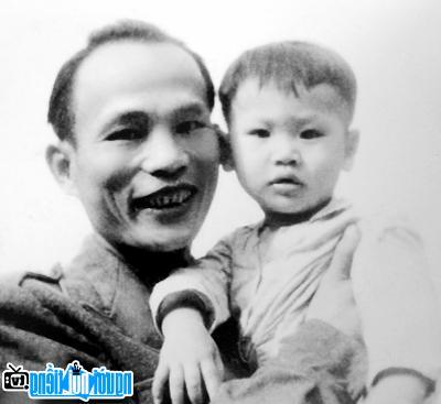  Huynh Van Nghe and his son Huynh Van Nam in childhood