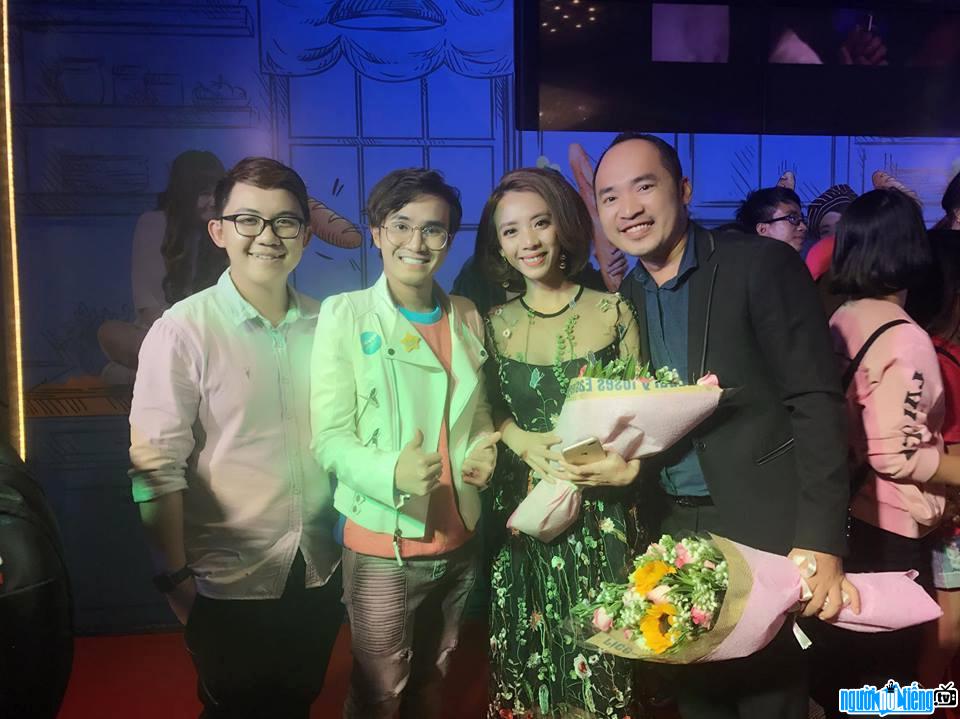 Bức ảnh diễn viên Huỳnh Lập cùng vợ chồng nghệ sĩ hài Thu Trang - Tiến Luật