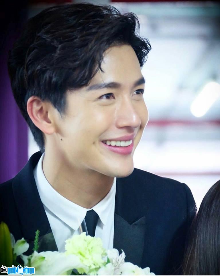 The smile of Prince Puttichai Kasetsin makes him drunk how many people