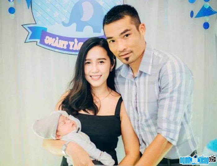 Small family of player Truong Dinh Luat