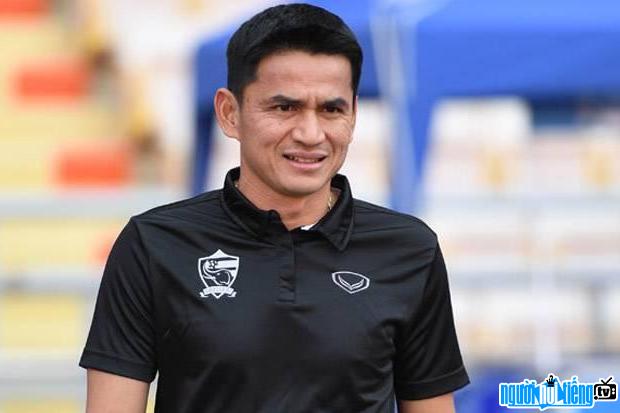 Huấn luyện viên trưởng nổi tiếng của Thái Lan - Kiatisuk Senamuang