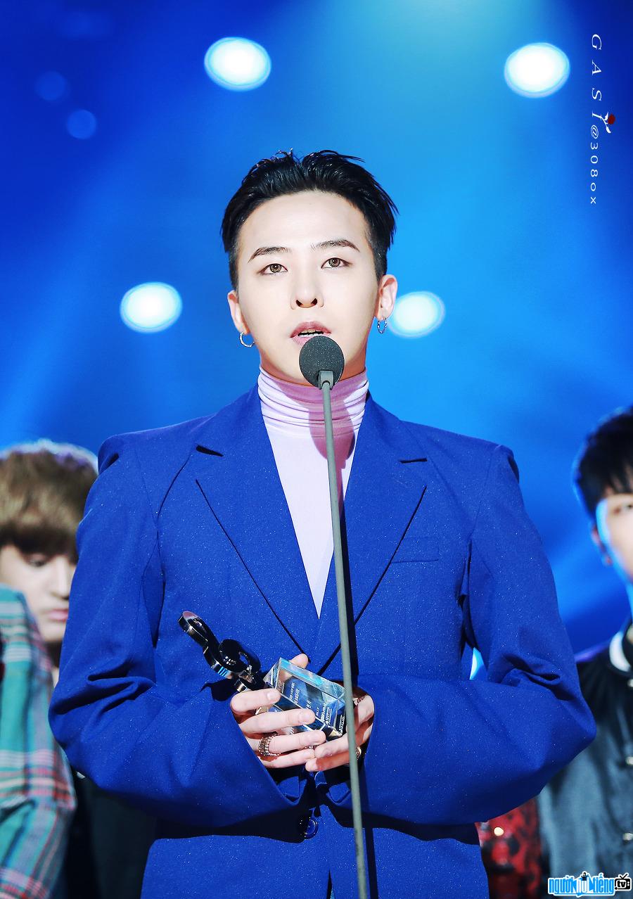 Dragon tại Lễ trao giải Gaon Chart Music Awards 2016